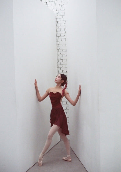 Crimson Skirt [Ode on Tutu]